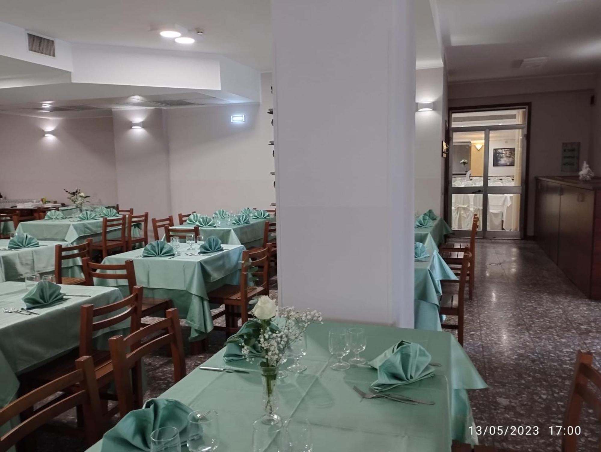 Hotel Ristorante San Giovanni ファレルナ エクステリア 写真