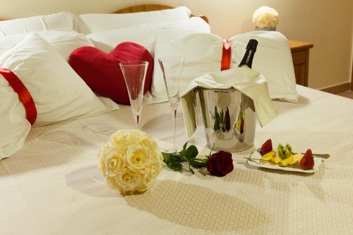 Hotel Ristorante San Giovanni ファレルナ エクステリア 写真